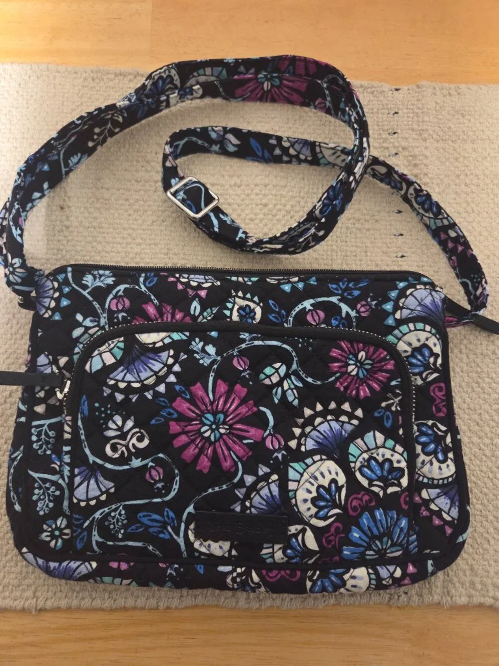 Vera Bradley Cross Body - Picture 1 of 3